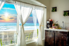 BEACHFRONT Escape - Cozy Studio